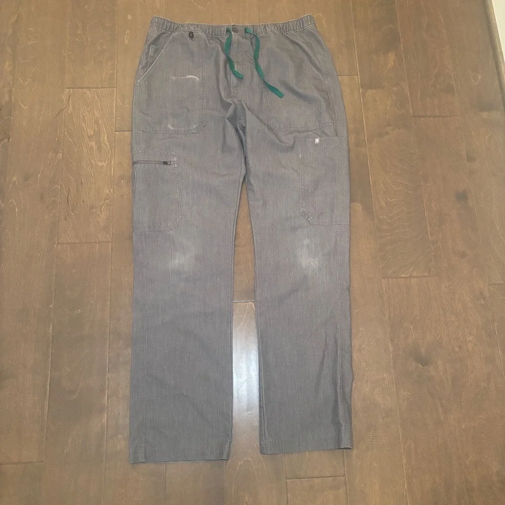 FIGS Technical Collection Mens Gray Cargo Scrub Pants Style TM3001 Size L